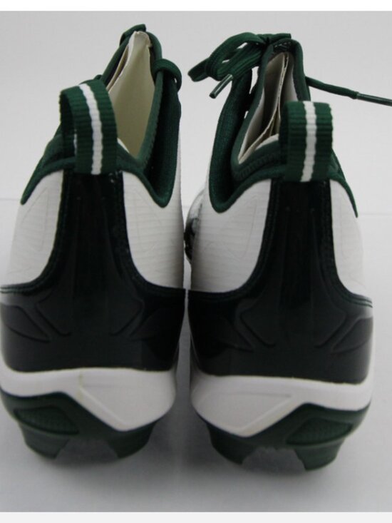Mens NWOT Under Armour Spine football cleats